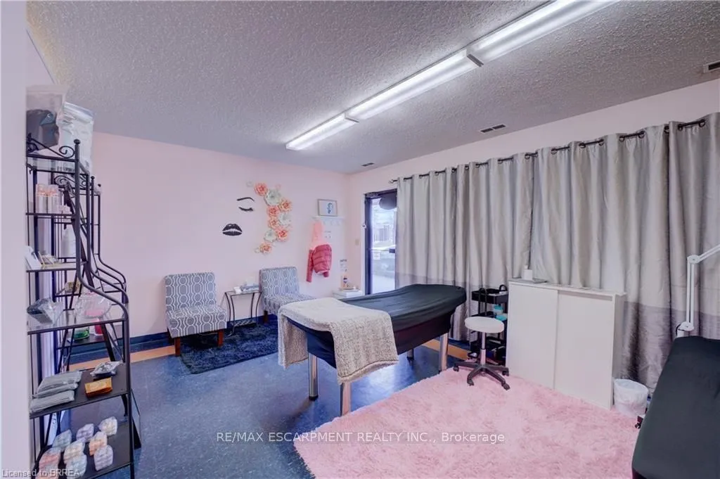 325 Fairview Drive, ON N3R 2X3