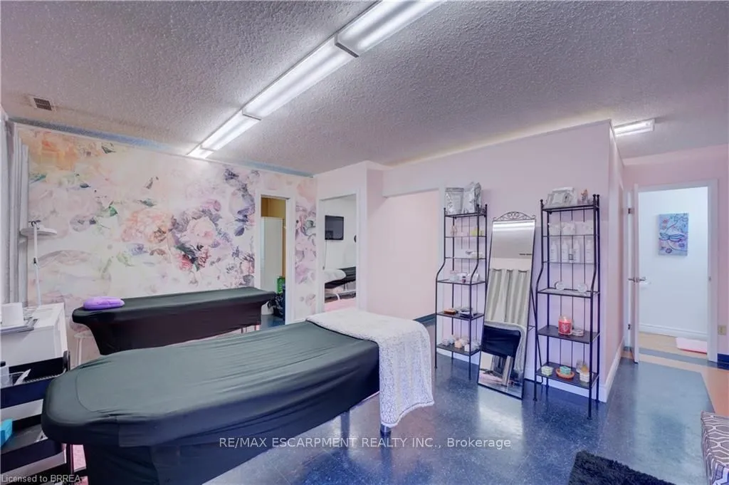 325 Fairview Drive, ON N3R 2X3