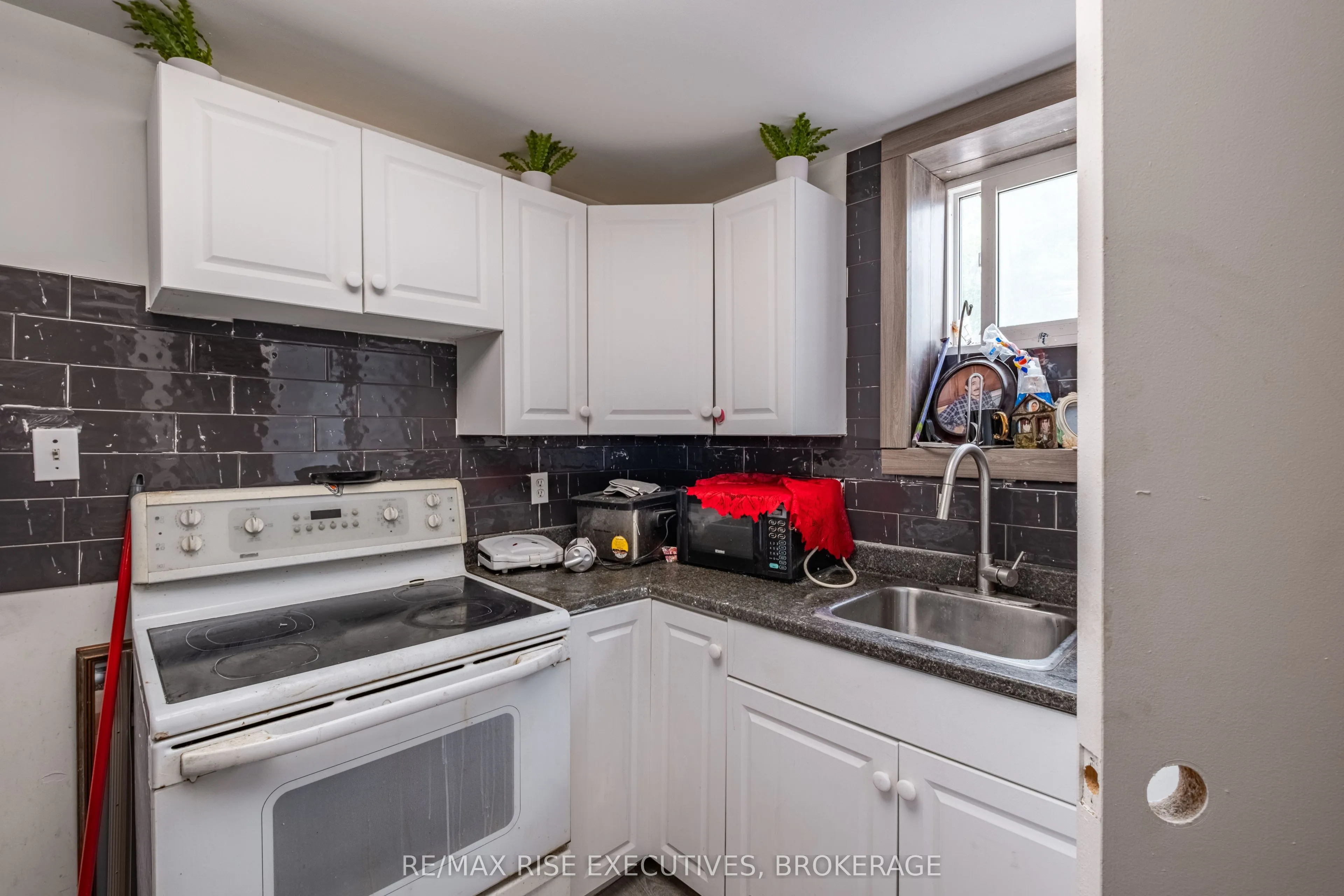 61 Seventh Avenue, ON K7K 2M5