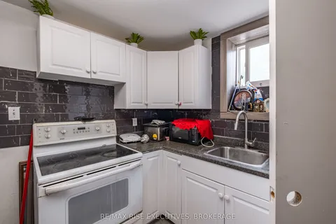 61 Seventh Avenue, ON K7K 2M5