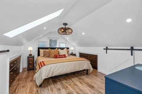 17 Davis Street, ON N3Y 2R2