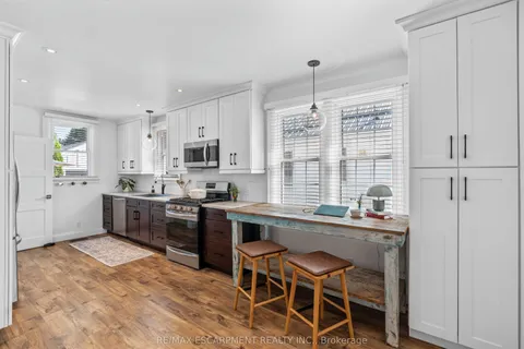 17 Davis Street, ON N3Y 2R2