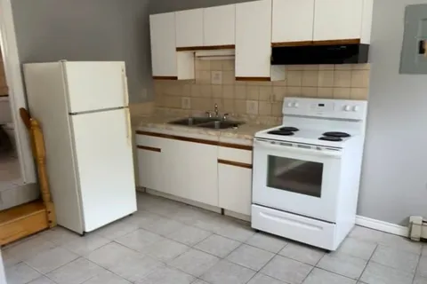 720 Dundas Street, ON N5W 2Z4