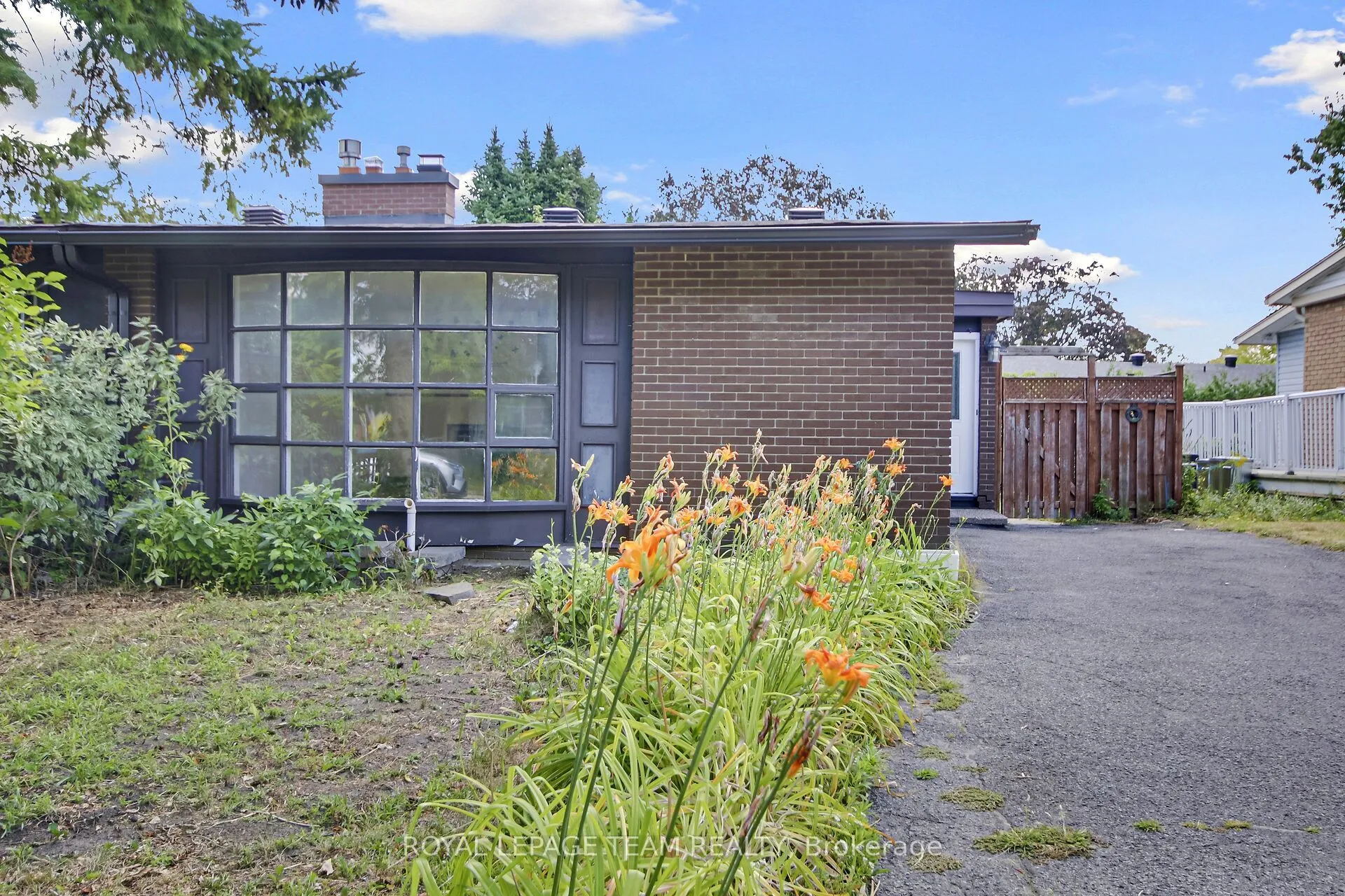 52 Bowhill Avenue, ON K2E 6S7