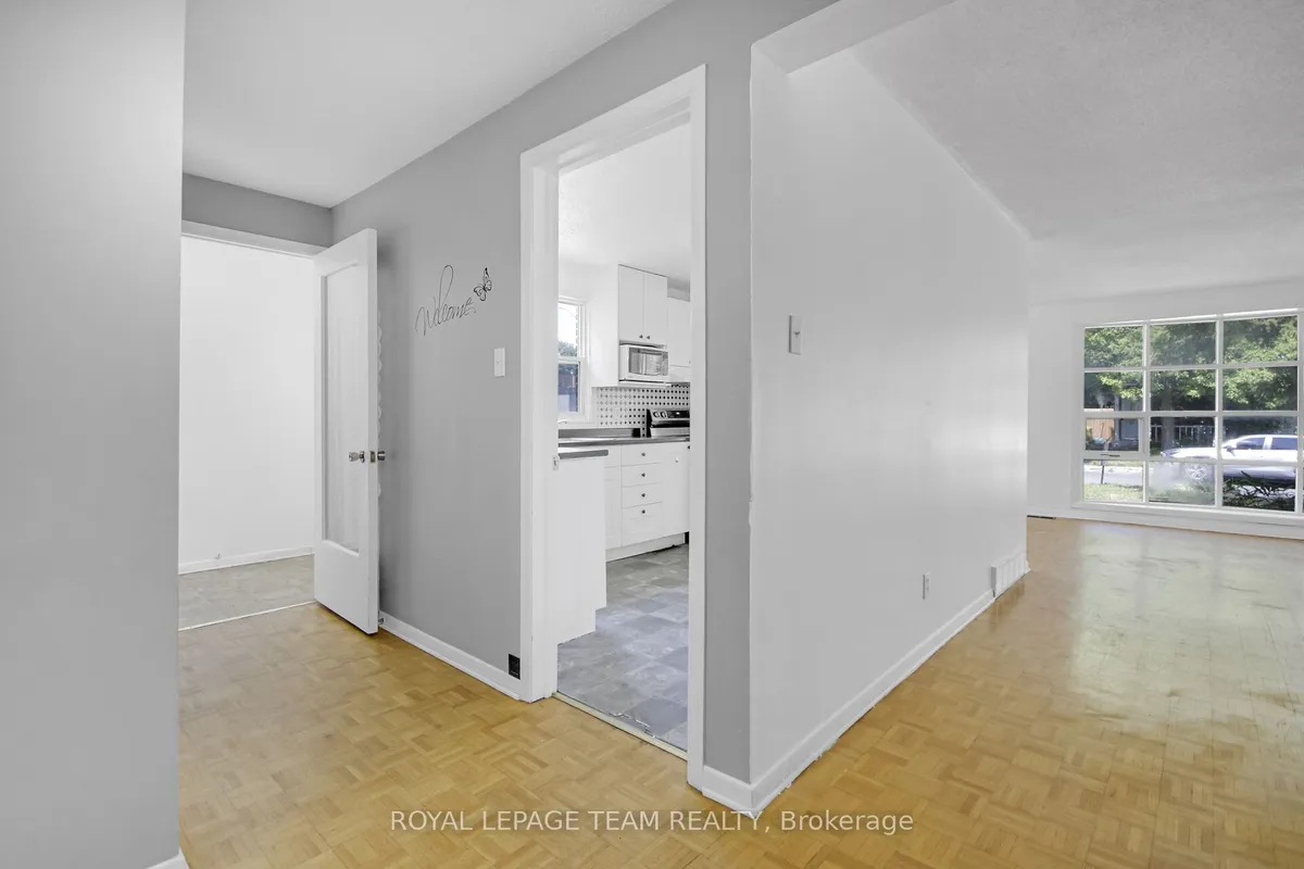 52 Bowhill Avenue, ON K2E 6S7