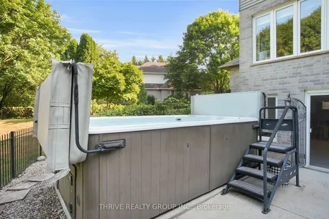 15 Bayside Court, ON N5Y 5M6