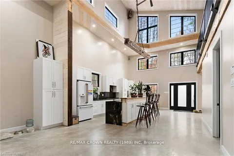 24 Sun Valley Way, ON P0H 1Z0