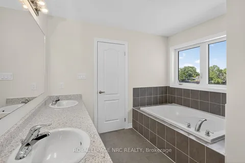 118 PALACE Street, ON L2V 0N3