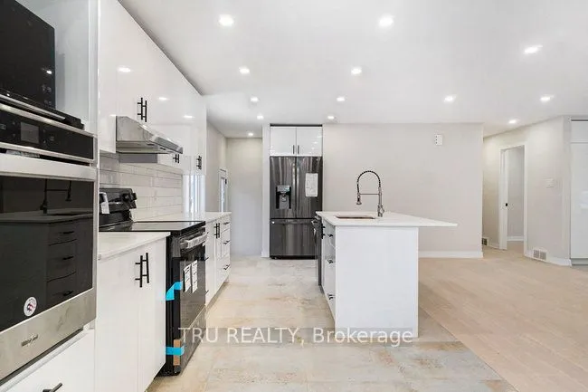 39 Sunnycrest Drive, ON K2E 5Y4