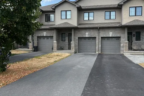 131 SIMURDA Court, ON K7N 1Y7