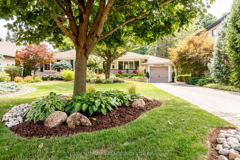 66 Garden Avenue, ON L9G 2J5