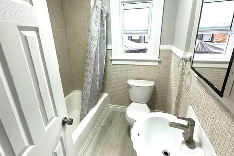 437 Charlotte Street, ON N5W 4A5