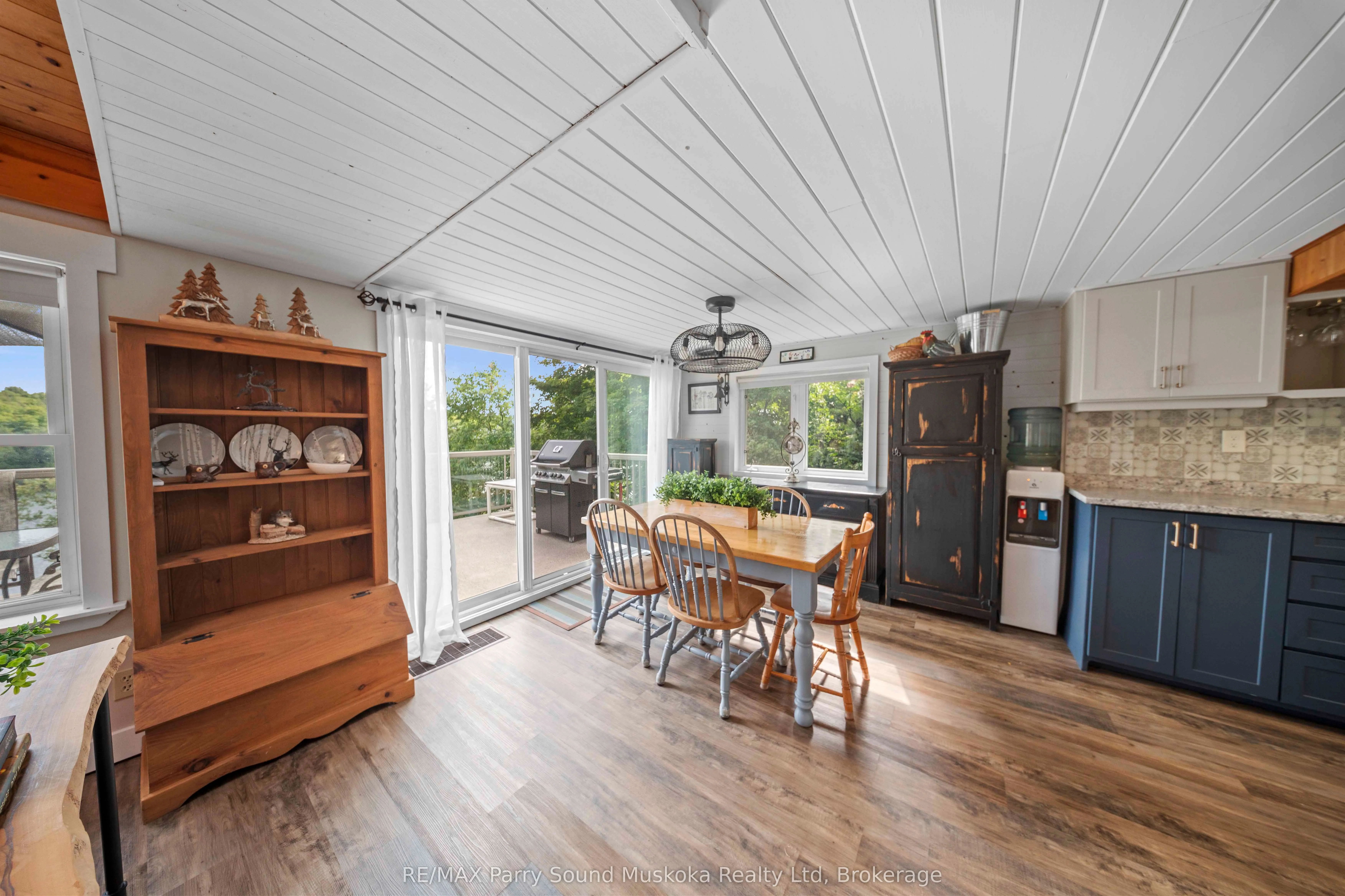 16 Golden Horseshoe Lane, ON P0G 1G0