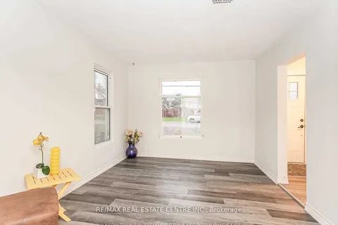 18 Forks Road, ON L3B 5K1