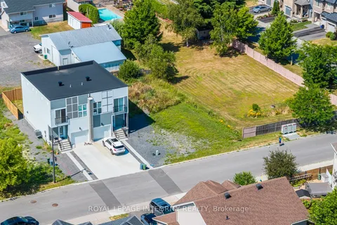 877A CONTOUR Street, ON K1W 1G2