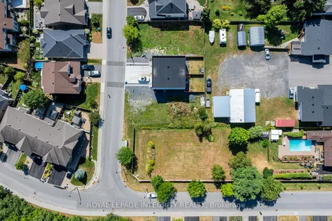 877A CONTOUR Street, ON K1W 1G2