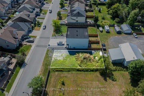 877B CONTOUR Street, ON K1W 1G2