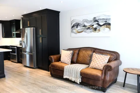 9 Duncairn Court, ON L9C 6G2