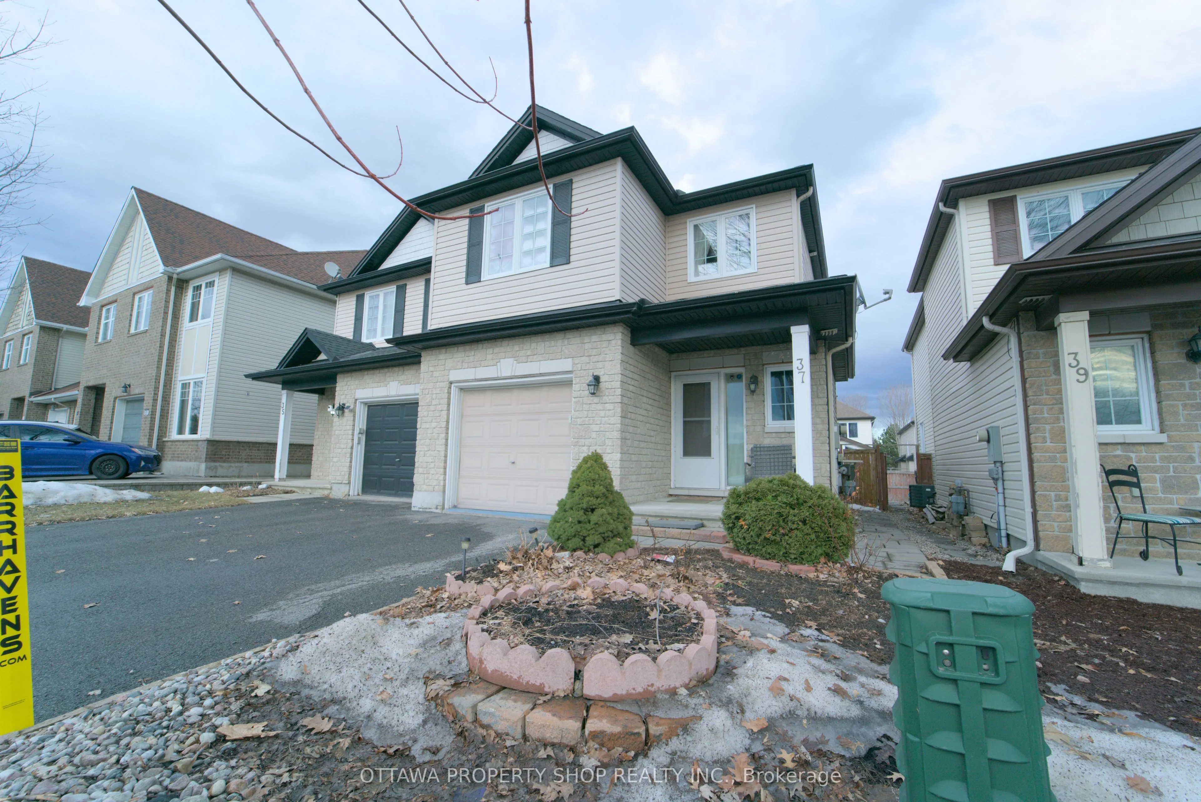 37 Cresthaven Drive, ON K2G 6T8