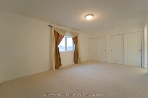 37 Cresthaven Drive, ON K2G 6T8