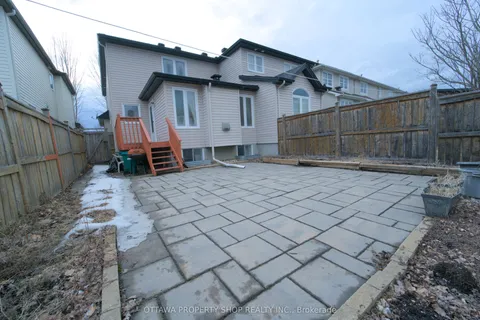 37 Cresthaven Drive, ON K2G 6T8