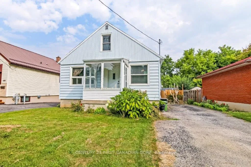 490 Salisbury Street, ON N5Y 3B5