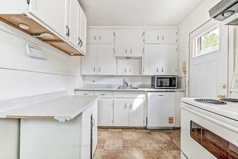 490 Salisbury Street, ON N5Y 3B5