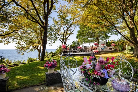 735 Lakeshore Road, ON L3K 5V3