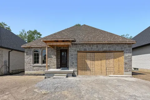 3-1000 D'ARCY Street, ON K9A 4B6