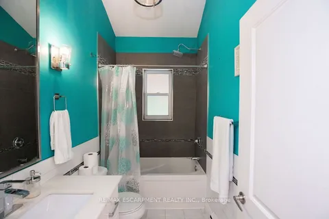 60 Ivy Lea Place, ON L8T 3R6