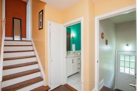 60 Ivy Lea Place, ON L8T 3R6