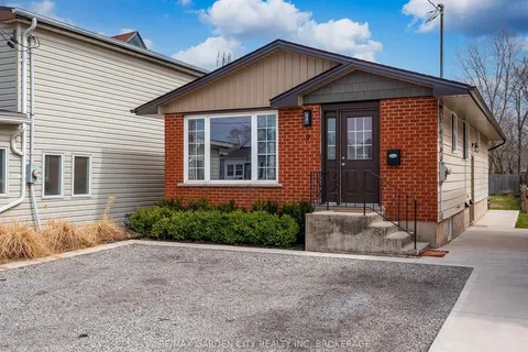 9 CHURCHILL Street, ON L2S 2P3