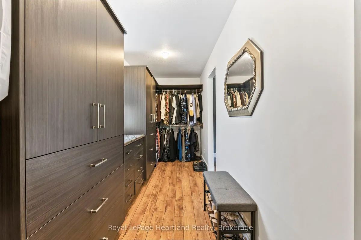 1043 Queen Street, ON N0G 2X0