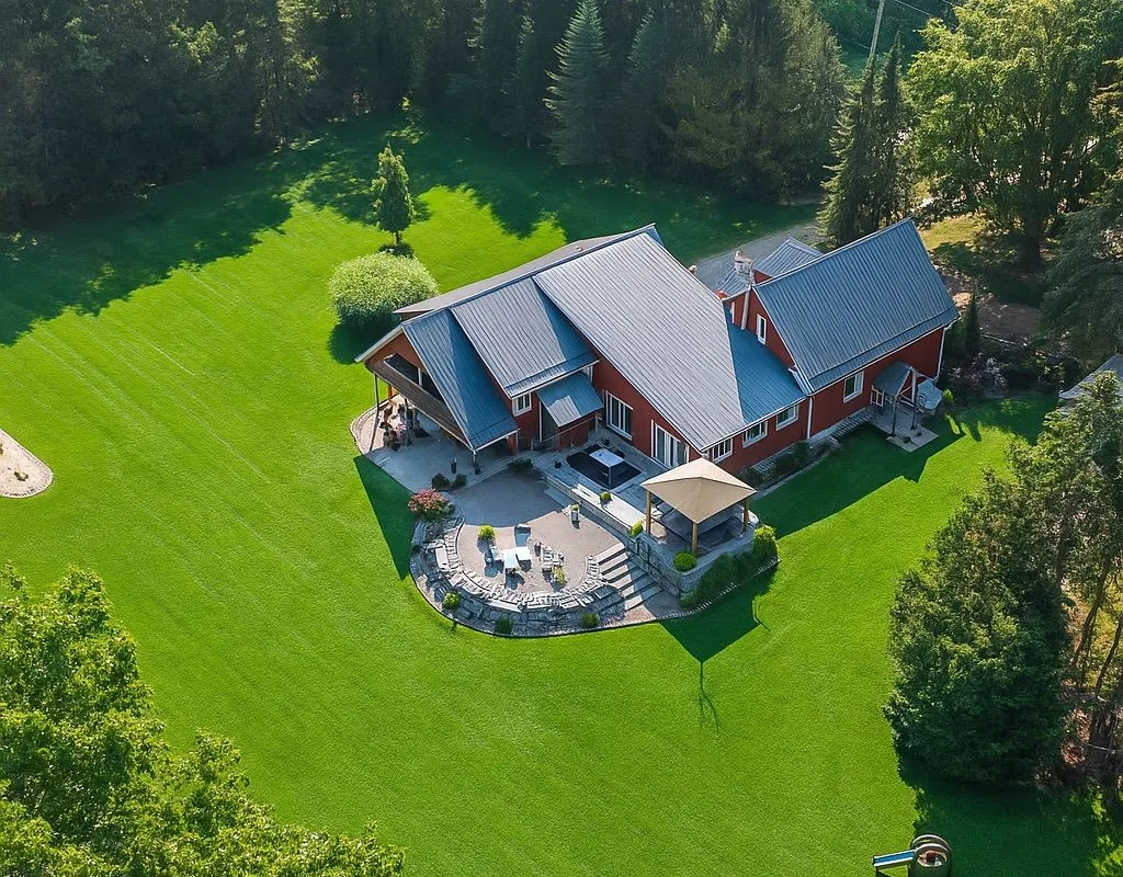 1043 Queen Street, ON N0G 2X0