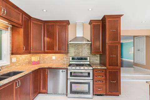 38 Lakeside Drive, ON L3M 2L2