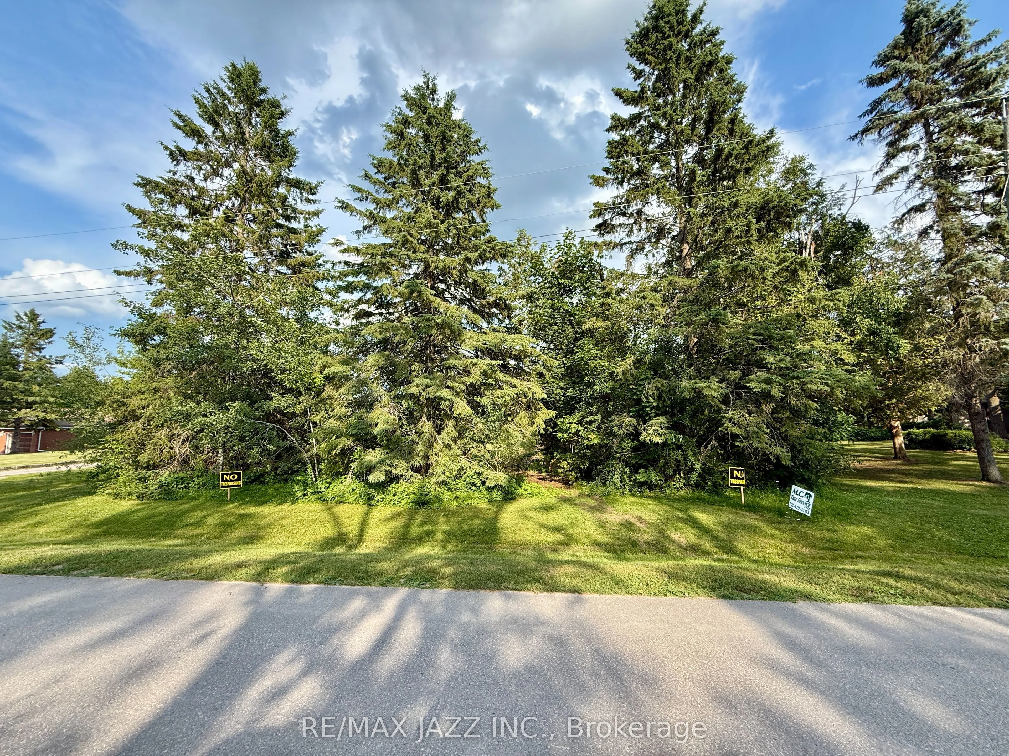 90/92 Pinewood Boulevard, ON K0M 2T0
