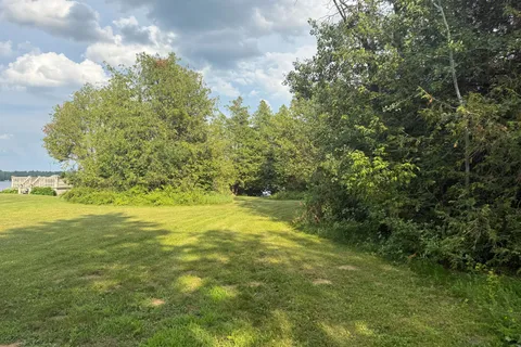 90/92 Pinewood Boulevard, ON K0M 2T0