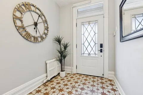 373 Bronson Avenue, ON K1R 6J4