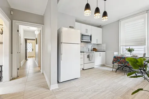 373 Bronson Avenue, ON K1R 6J4