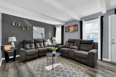 104 Southworth Street, ON L3B 1Y8