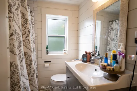 14 Old Vienna Road, ON N4G 3C4