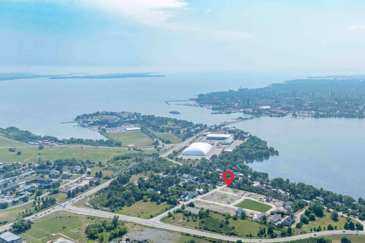 405 Wellington Street, ON K7K 6W4