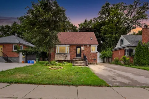 880 Garth Street, ON L9C 4K9