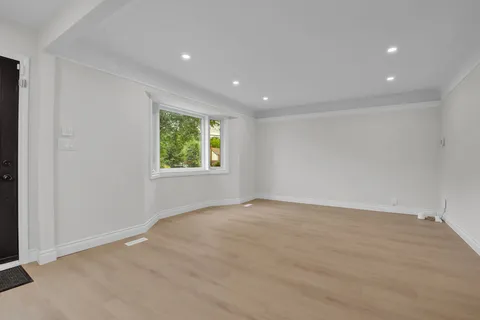 880 Garth Street, ON L9C 4K9