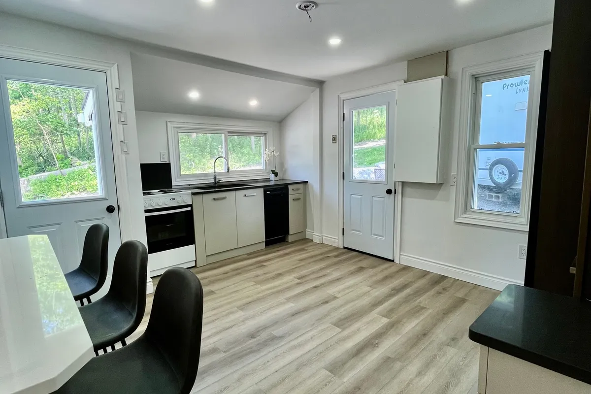 3490 Waneeta Drive, ON N5H 2R2