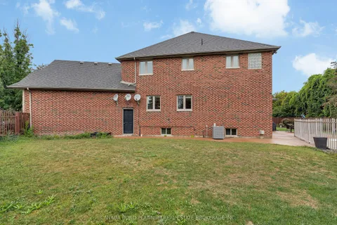 150 Seymour Crescent, ON N8N 4X9