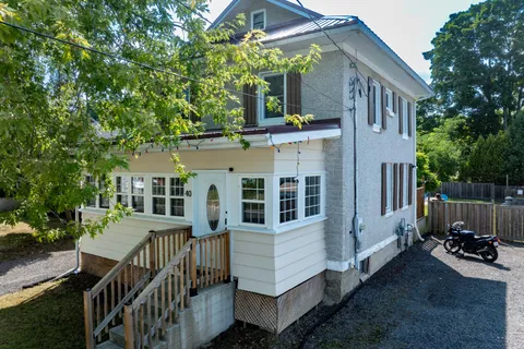 40 Elm Street, ON K7G 2S7