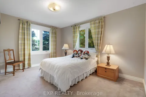 2106 Lamira Street, ON K1H 8N9