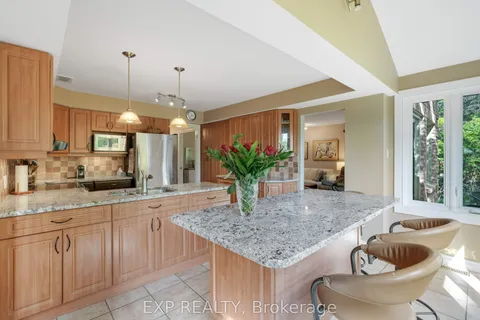 2106 Lamira Street, ON K1H 8N9