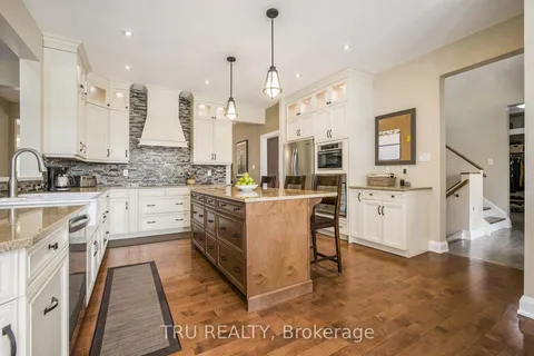 2465 Marchurst Road, ON K2W 0H2